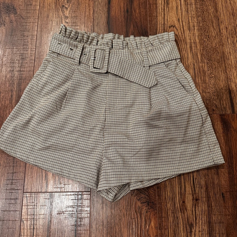 Fall shorts with belt. Plaid